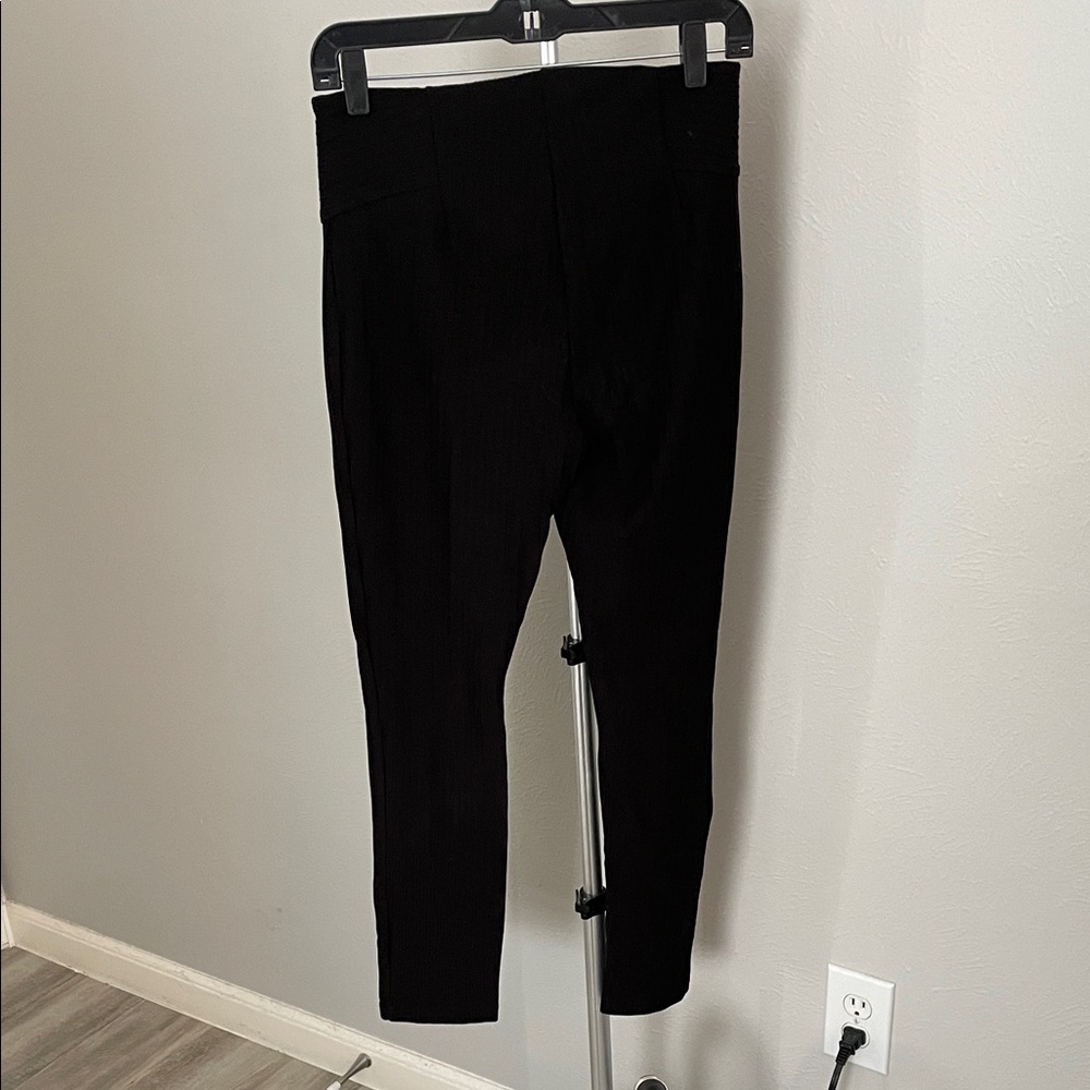 Textured Black Women's Leggings - Picture 5 of 5